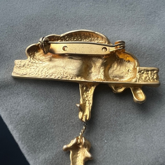 Gold Cat Brooch with Dangling Charm - Picture 6 of 6